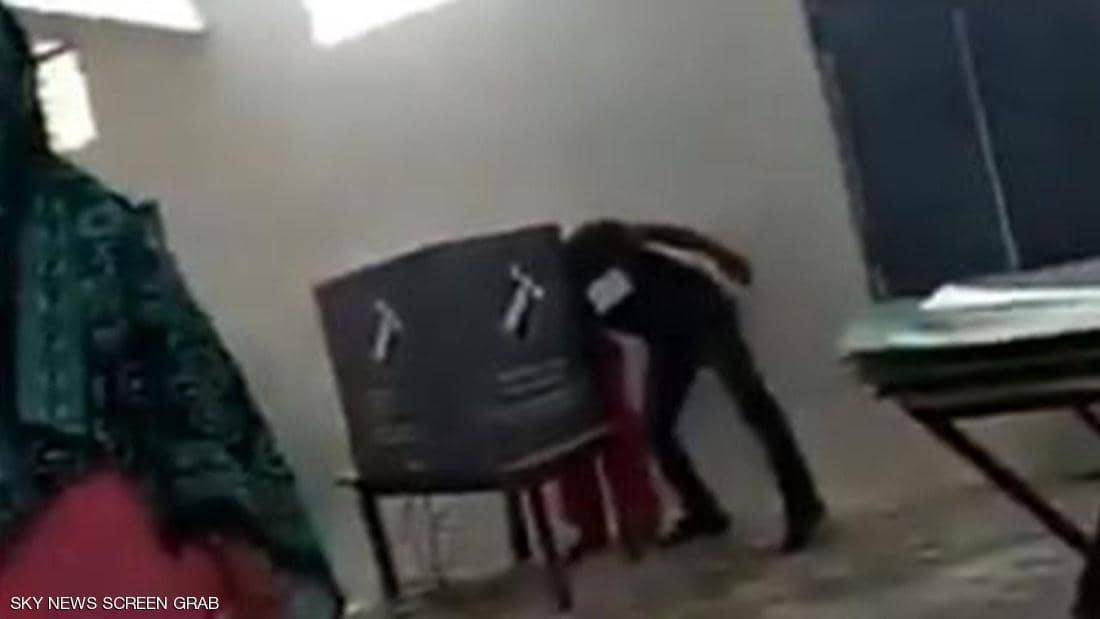 انتخابات الهند.. اعتقال موظف بعد فيديو "الجرم المشهود"