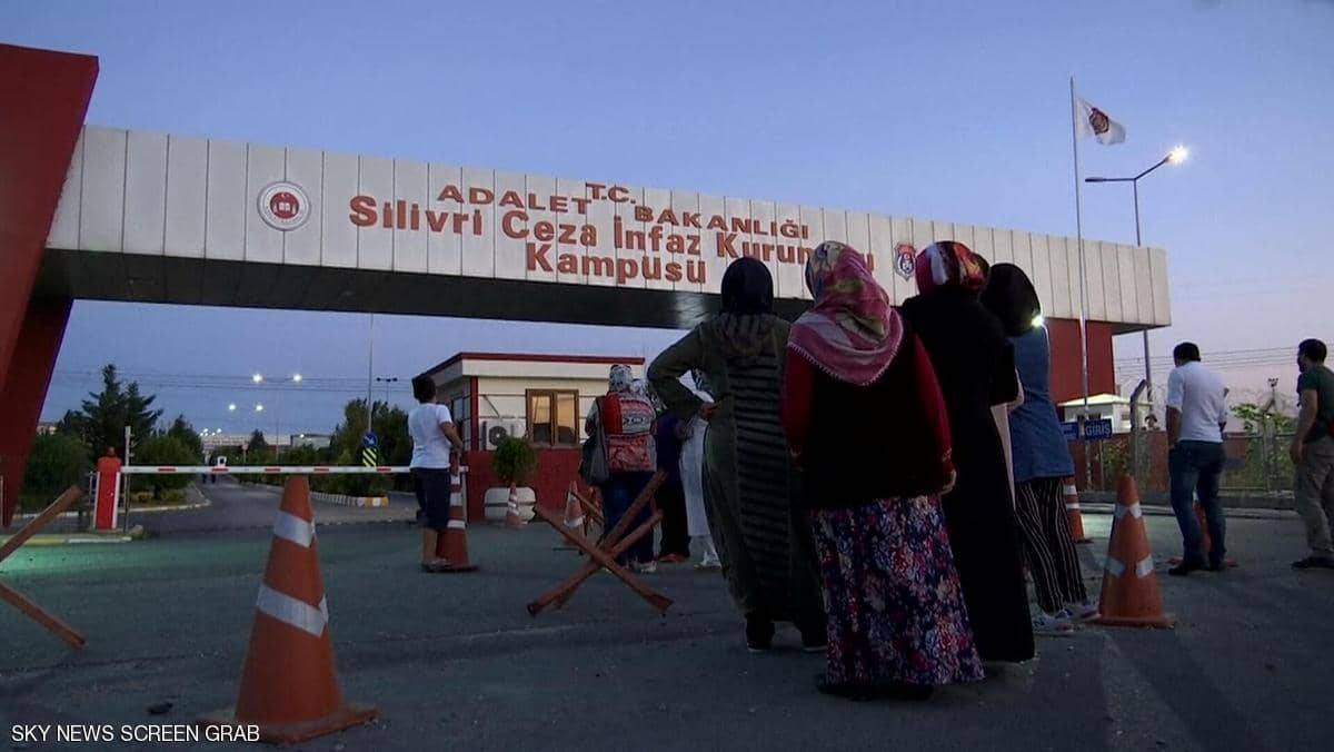 جثة زكي مبارك تصل إلى مصر و"تفضح تركيا"