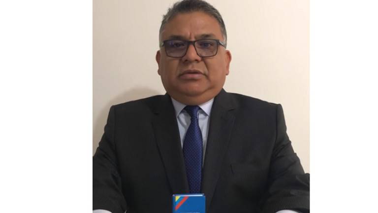 جنرال فنزويلي يدعو الجيش للانتفاض على مادورو
