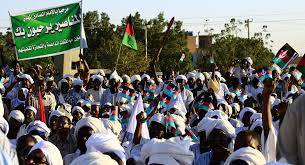 متظاهرون سودانيون يغلقون شارع النيل المقابل للقصر الجمهوري