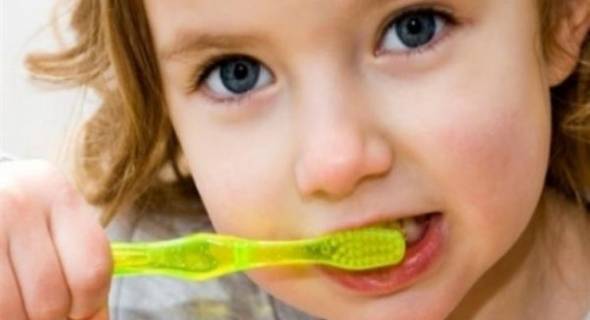 وفاة طفلة بسبب معجون الأسنان... احذروا