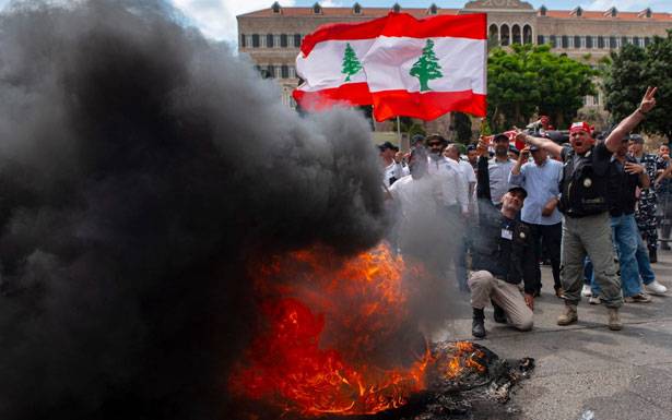 العسكريون المتقاعدون الى التصعيد: سنقفل طرقات المجلس ونقيم الخيم