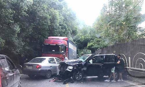 حادث سير على طريق ملتقى النهرين يتسبب بقطعها