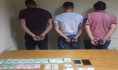 يؤمن هويات مزورة لقاء ألف دولار أميركي!