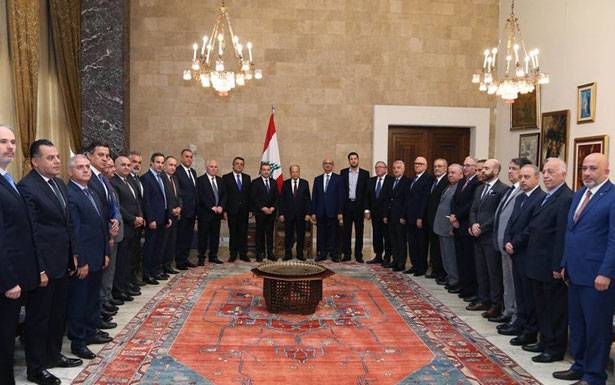 عون في حوار مع النواب الصناعيين و«جمعيّة الصناعيين»:

ضرورة تعاون القطاعين العام والخاص للنهوض

تهجّرت الطبقة الوسطى ونعاني نتيجة الإقتصاد الريعي
