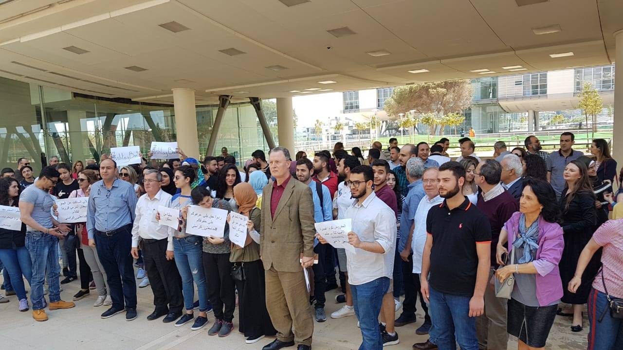 إعتصام لطلاب من مُختلف فروع

«اللبنانيّة» في الكورة تضامناً مع الأساتذة