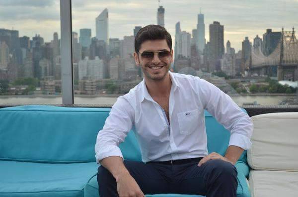 مصطفى مزهر يغني "يا بتفكر يا بتحس" ونادين نسيب نجيم تعلّق-بالفيديو
