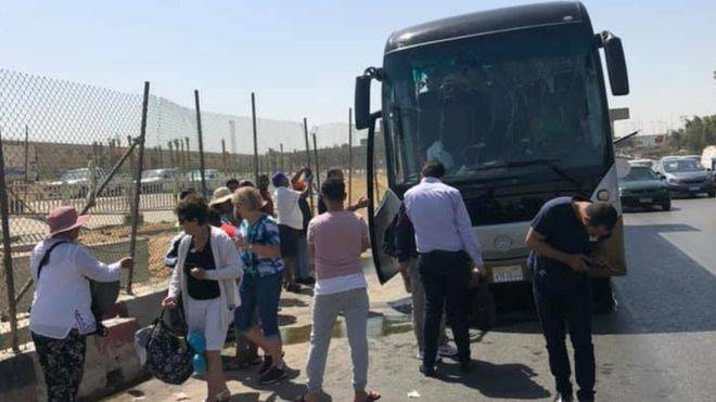 انفجار الجيزة: 17 جريحا إثر استهداف حافلة سياحية قرب المتحف المصري الكبير