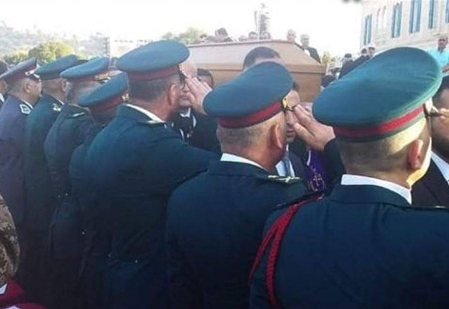 بالصورة: "عندما يلقي الأبطال التحية للكبار"