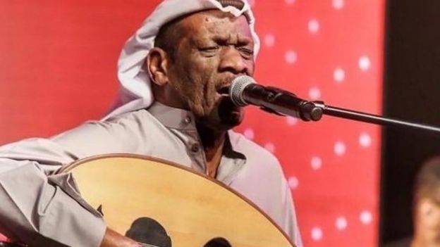 "كلنا خالد الملا" يجتاج الكويت: فهل ورطته أغنيته "السياسية" في المشاكل؟