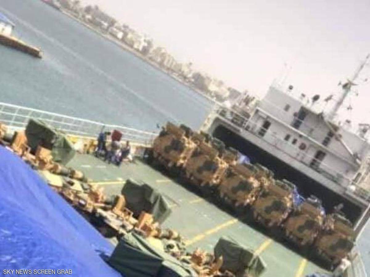 وصول سفينة أسلحة وآليات تركية إلى ميناء طرابلس