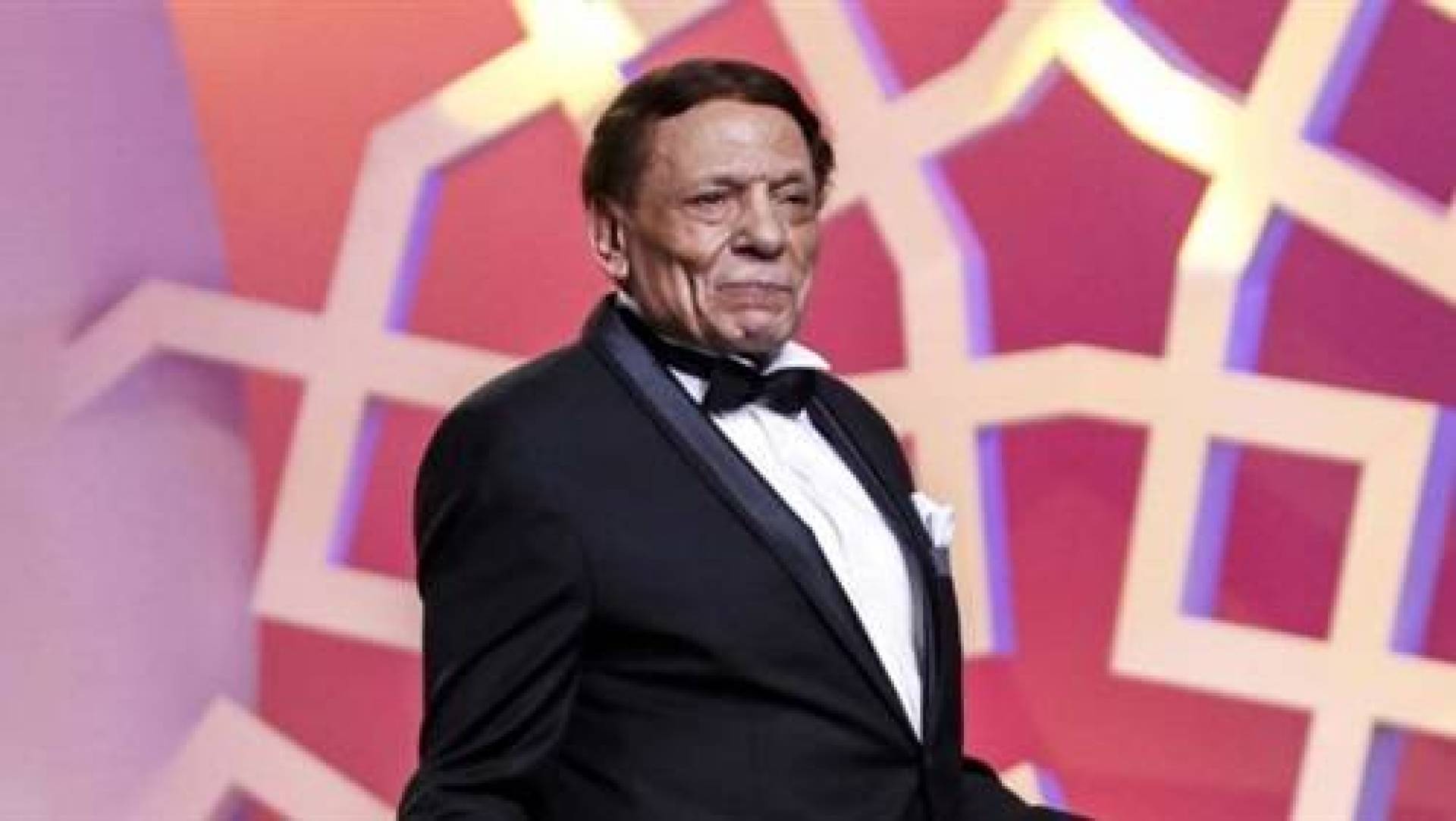 ابنة فنانة شهيرة غاضبة من الإحتفال بعيد ميلاد عادل إمام.. من هي وما السبب؟
