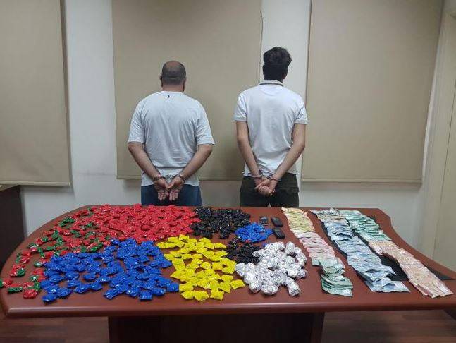 عملية متزامنة لشعبة المعلومات نتج عنها توقيف مروجي مخدرات