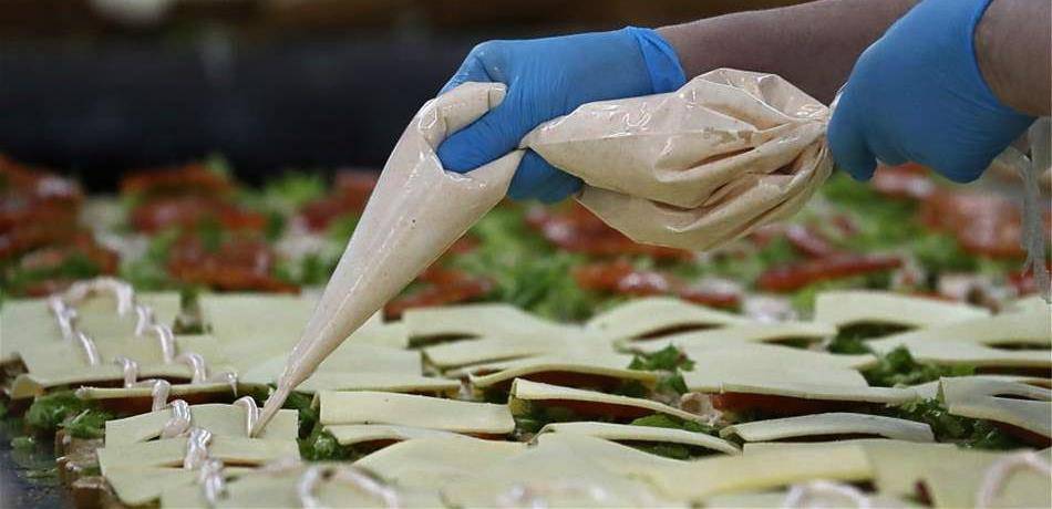 مادة مصنعة في طعامنا قد تكون المسببة للعديد من الأمراض.. ما هي؟