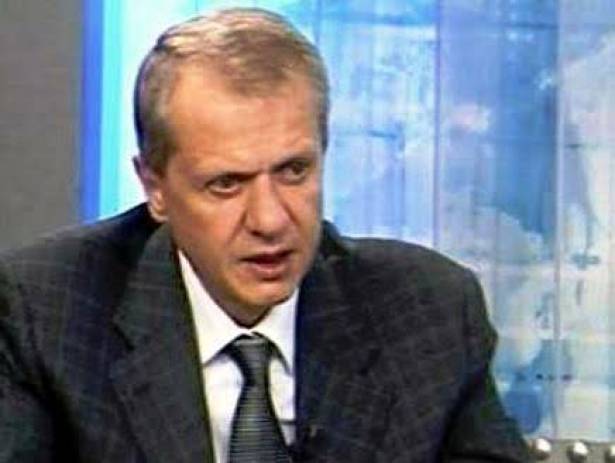 قوموا بوضع سياسة دفاعية وبعدها طالبوا بنزع سلاح المقاومة