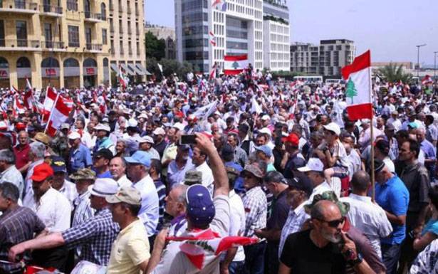 لماذا يعود العسكريون الى الشارع ... وما جديد مطالبهم؟
