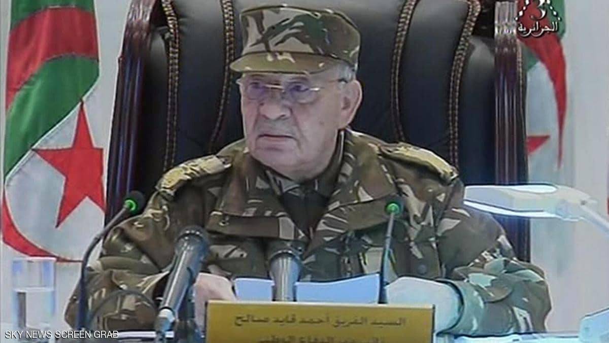 الجيش الجزائري يحذر من "مخططات العصابة الخبيثة"