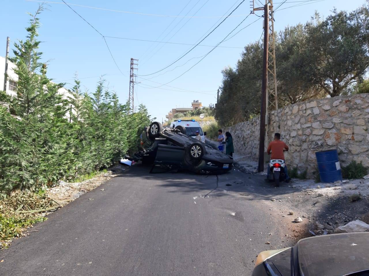 جريح بانقلاب سيارته على طريق الدوير عبا