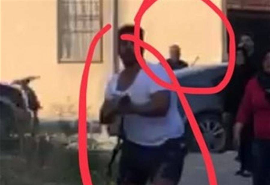بالفيديو: هجوم مسلح على منزل حسن يعقوب وإصابة نجله