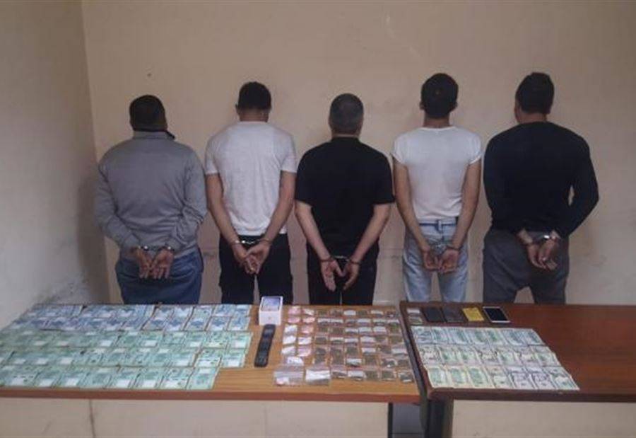 توقيف مروج مخدرات و"زبائنه" في برج حمود والنبعة