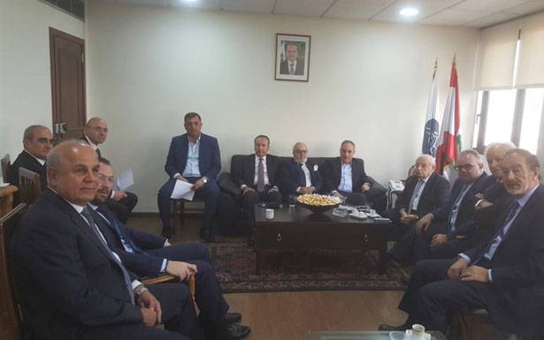 أبي نصر التقى أسود

وبحث في قضايا وطنيّة