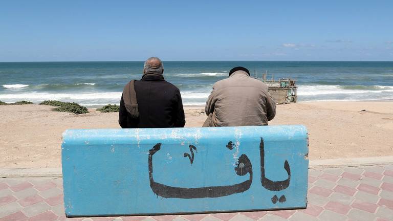 إسرائيل تتراجع عن قرار توسيع مساحة الصيد في غزة عقابا على البالونات