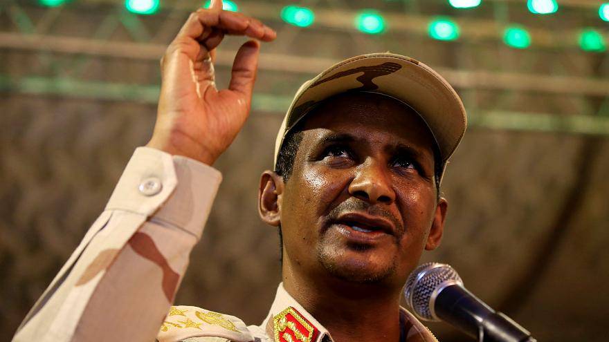 نائب رئيس المجلس العسكري بالسودان: نريد تسليم السلطة اليوم قبل غد
