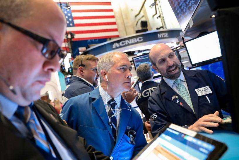 وول ستريت تغلق منخفضة مع تجدد مخاوف التجارة بين أمريكا والصين