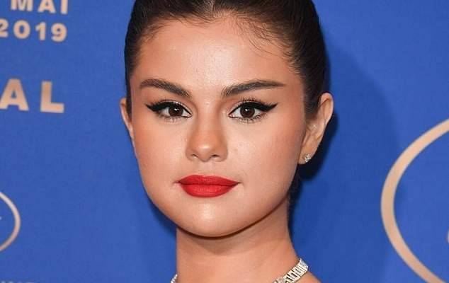 سيلينا غوميز تعلن زواجها من ممثل شهير أكبر منها بـ 42 سنة - بالصور