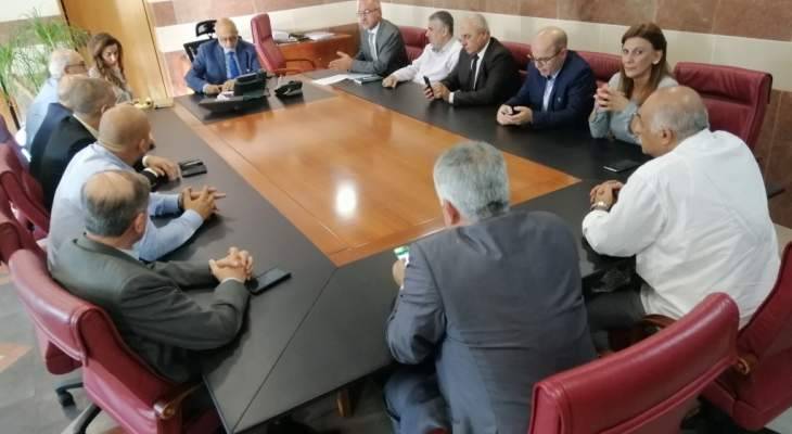شهيب توافق مع نقابة المعلمين في الخاص على عدم فصل التشريع وإجراء الإمتحانات