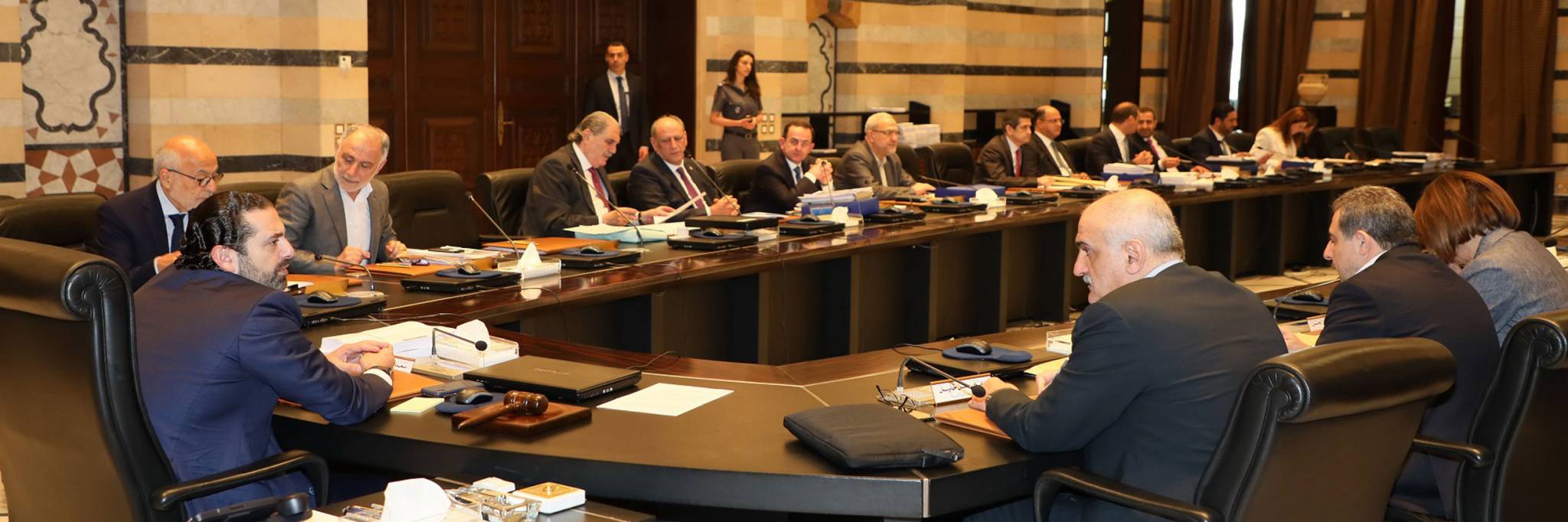 لماذا لا «ينتفض» رئيس الحكومة لمواجهة «تجاوز» باسيل لصلاحياته ؟
الحريري يعيش «حالة انكار» في غياب البدائل والموازنة تفضح «المستور»