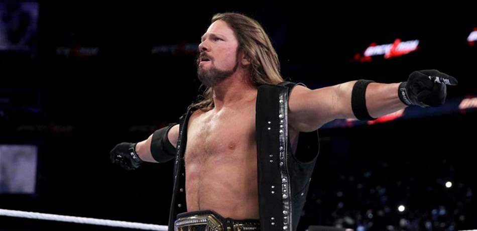 ستايلز يعلن توقيع عقده الأخير مع WWE