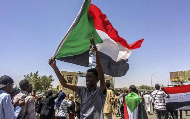 المجلس العسكري السوداني يتوعد المعارضة
