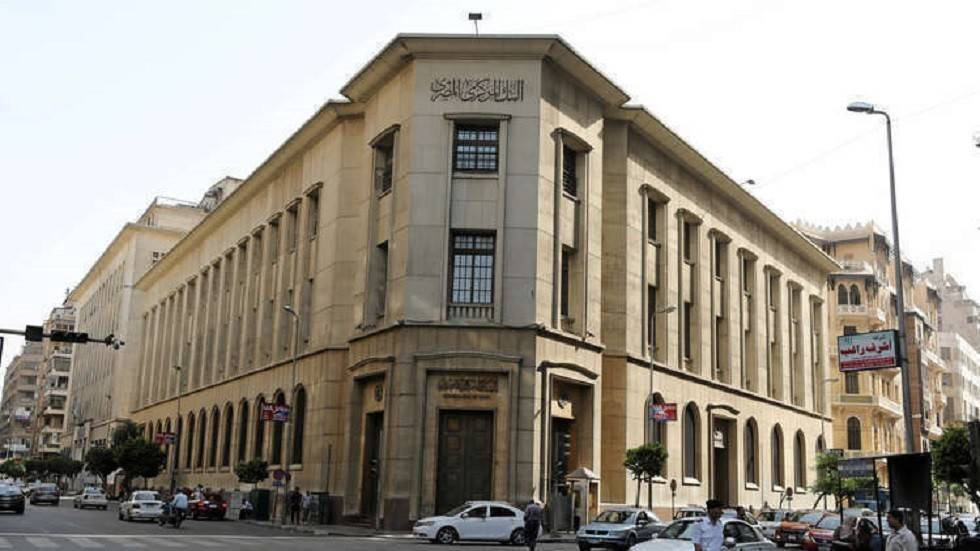 البنك المركزي المصري يثبت أسعار الفائدة على الإيداع والإقراض