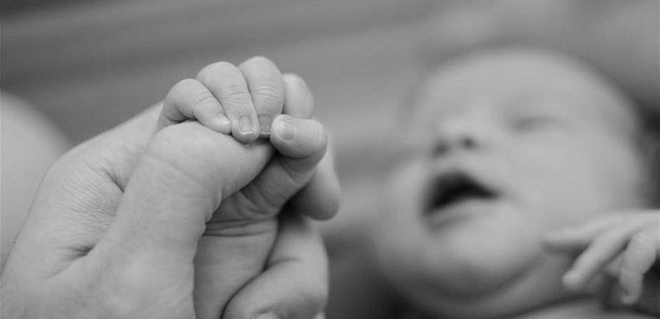 وفاة طفل في جدرا.. هكذا إختنق بالوسادة