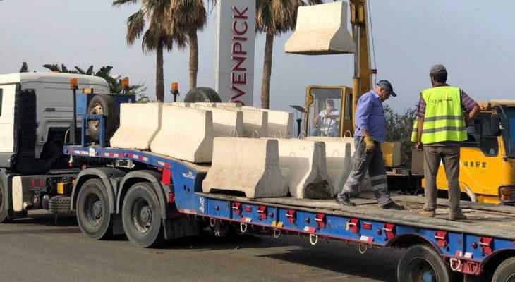 بدء أعمال ازالة العوائق وتنظيف شاطئ الرملة البيضاء