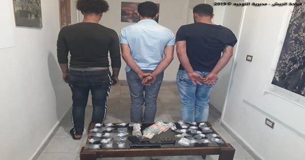 بالصور: في الكفاءات... كوكايين وكاريزول ومسدس حربي!