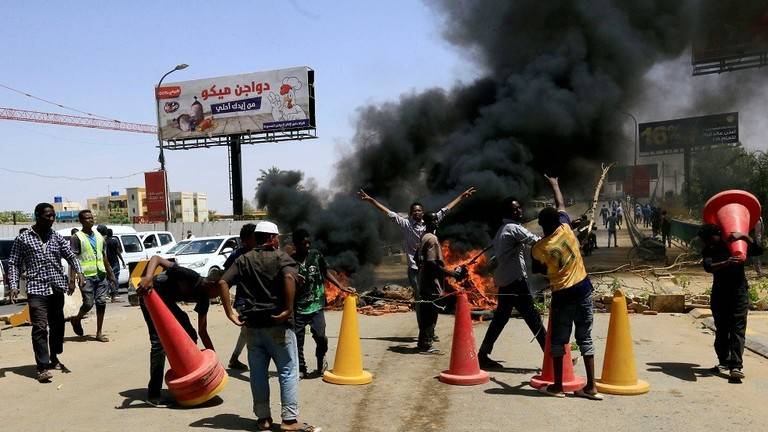 نقابات السودان تؤيد المجلس العسكري وترفض دعوة "الحرية والتغيير" للإضراب