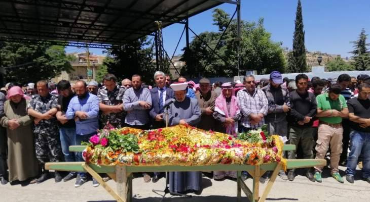 تشييع جندي متقاعد بالجيش في عرسال