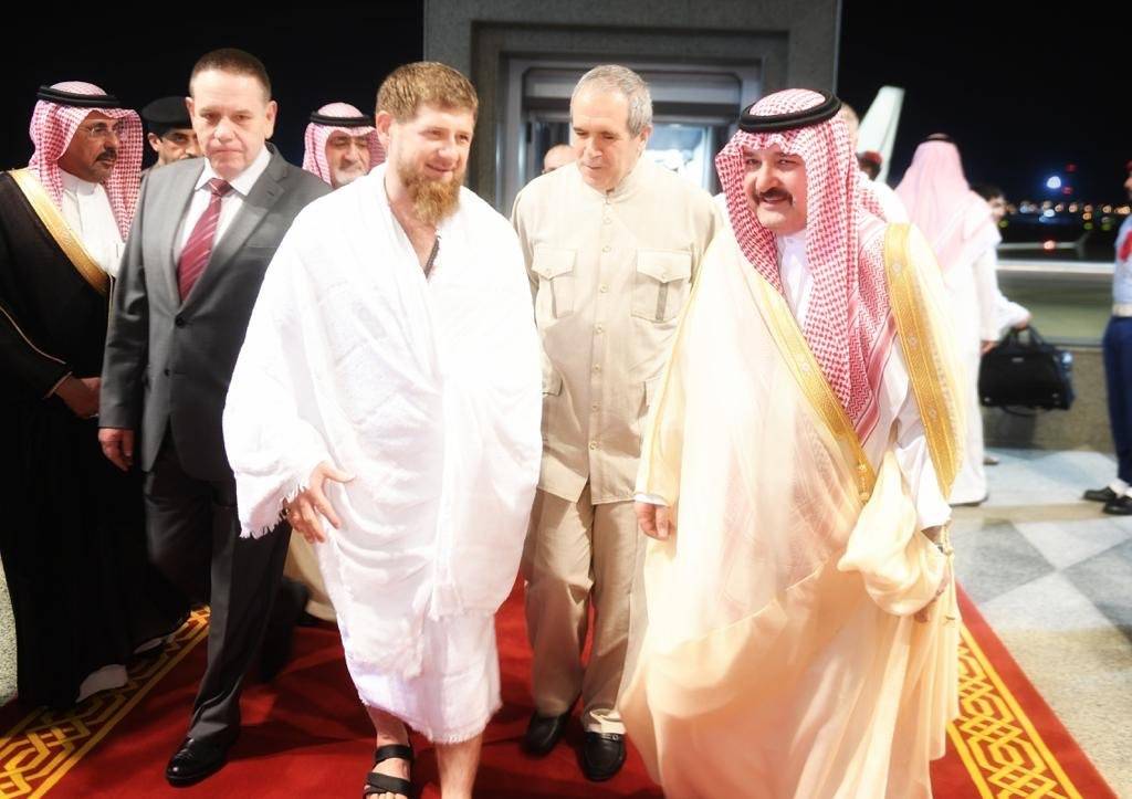 بالصور- قديروف يصل إلى السعودية لأداء العمرة