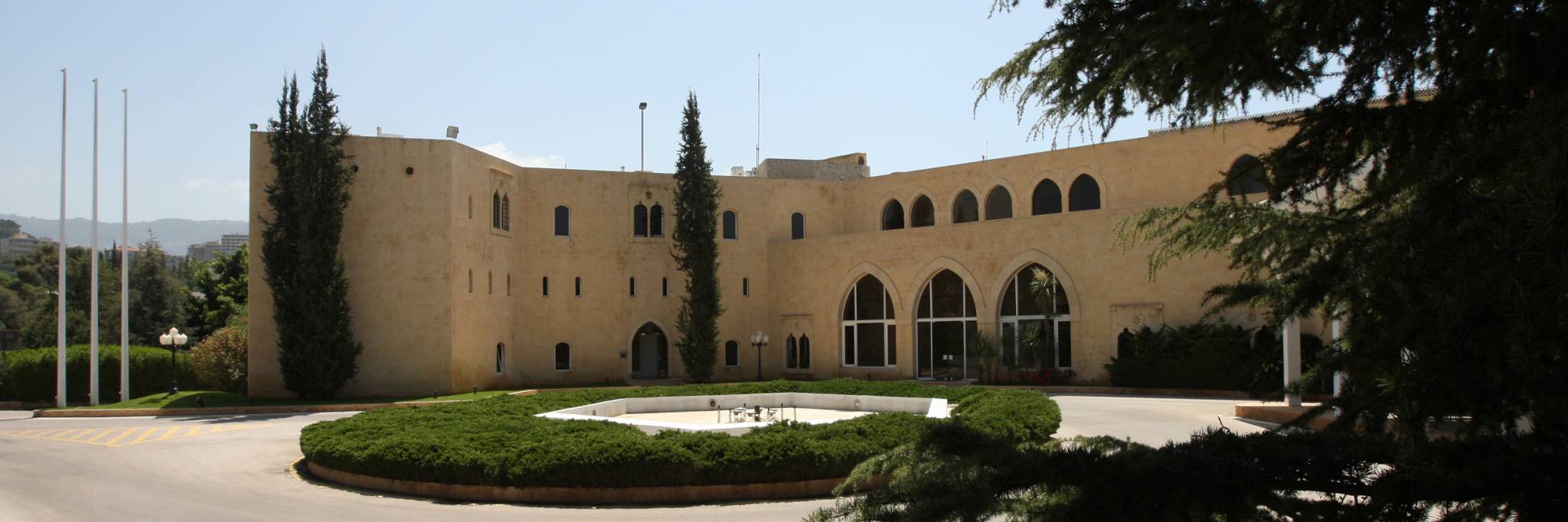 فرح بإيجابية ساترفيلد... رسم الحدود بحراً وبراً تريده إسرائيل اعترافاً غير مباشر بها
الخط الأزرق ليس خط الحدود مع إسرائيل بعد هدنة 1949 كما تم رسمه
الموازنــة سيعاد تشريحها وبحثها بالمجلس النيابي وسيتم تعديل الكثير فيها