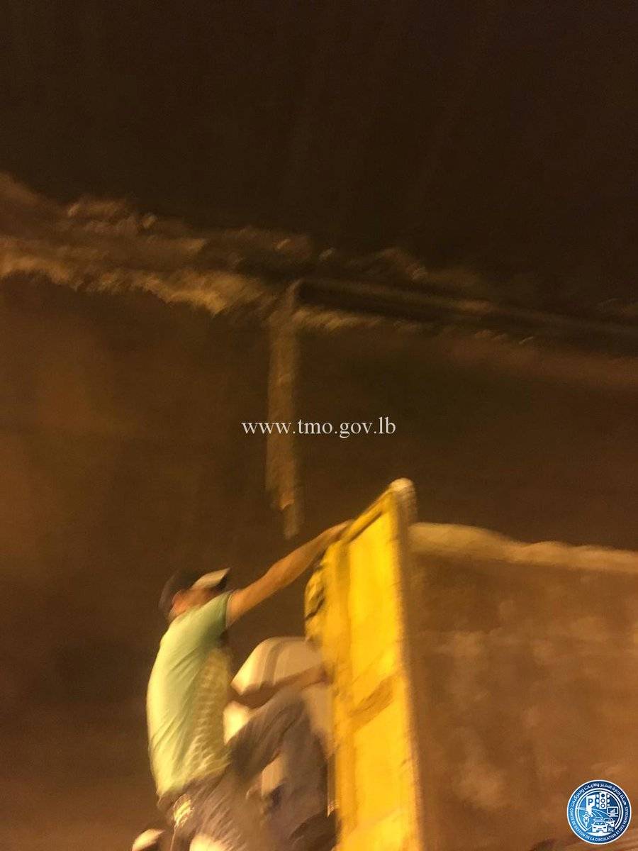 قوى الأمن تعالج مشكلة نفق خلدة