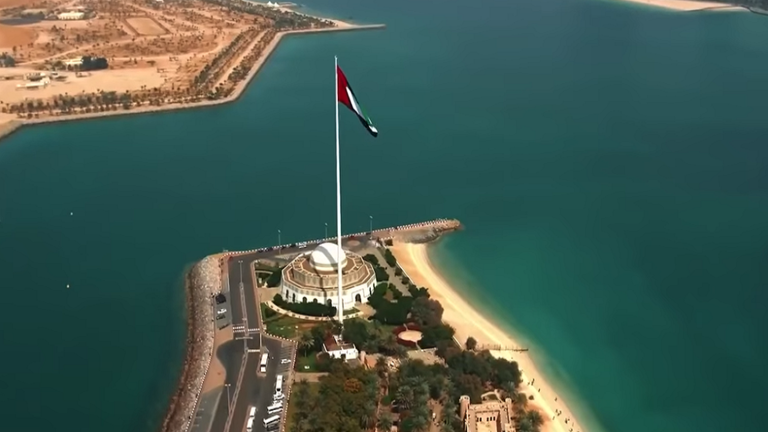 الإمارات تقرر منح الجنسية لآلاف الأطفال!