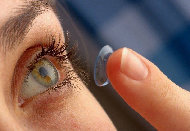 انصهار العدسات اللاصقة يسبب العمى.. حقيقة أم خيال؟