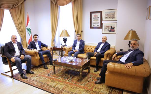 وفد من نواب «تكتل لبنان القوي»

زار شبيب ونوّه بتدابير يتخذها
