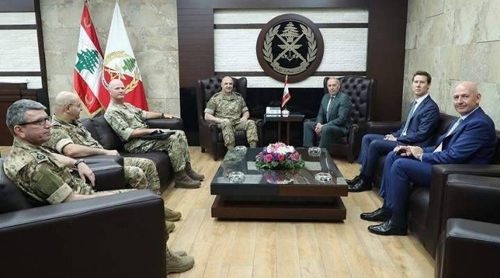 قائد الجيش بحث مع جنرال بريطاني ببرنامج المساعدات البريطانية لضبط الحدود البرية