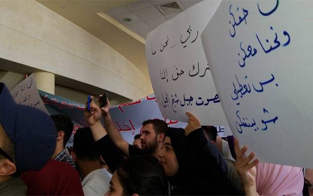 أيوب : أكرّر بتعليق الإضراب فوراً