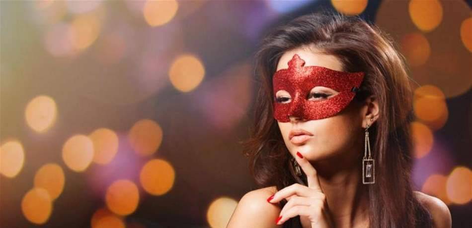 هل أشهرت هذه الفنانة الشهيرة سلاحاً في وجه مصففة شعرها؟