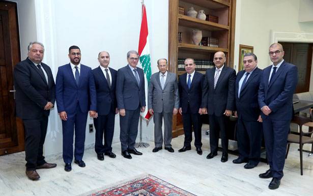 إستقبل وفديّ تجّار جونية ــ كسروان والمعماريين العرب

عون: عمليّة النهوض الإقتصادي انطلقت

إقرار الموازنة ترك ارتياحاً في الإسواق الماليّة
