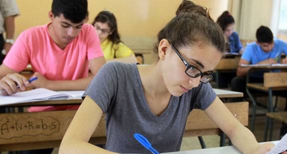 كاميرات للمراقبة أم لزيادة الهدر؟